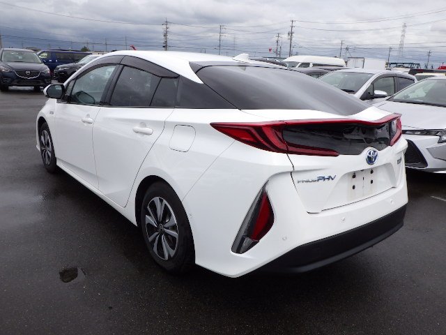 TOYOTA PRIUS PHV PLUG-IN HYBRID 2017